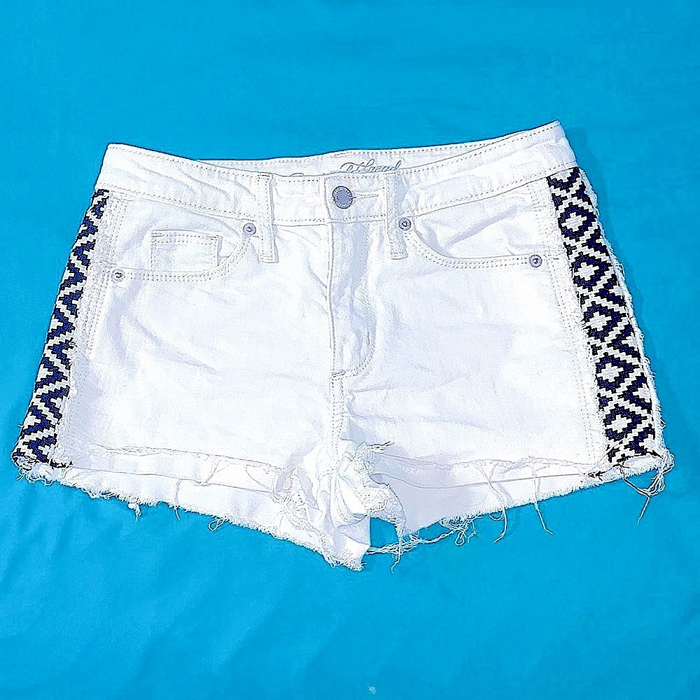 White High Rise Aztec Detail Shorts